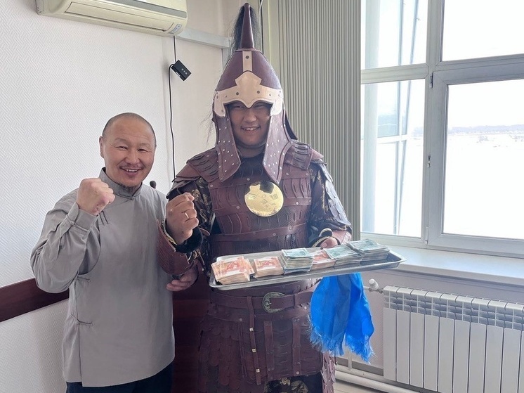 Чемпион «Алтан мундарга» передал часть приза в помощь бойцам Бурятии