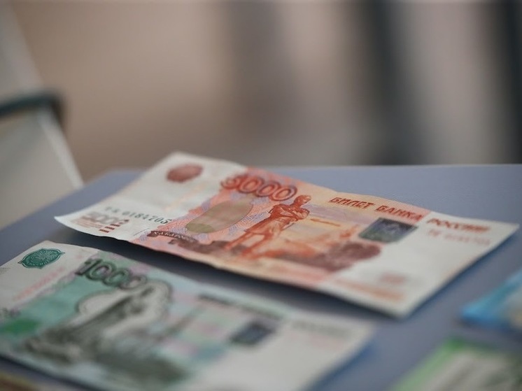  Жительница Астрахани продает 10-рублевую купюру за 150 тысяч рублей
