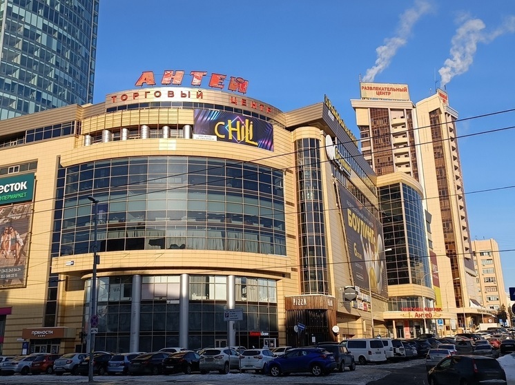 Толпа парней устроила потасовку возле екатеринбургского бара Chili