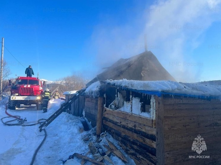 На Сахалине в СНТ «Березка» загорелся дом