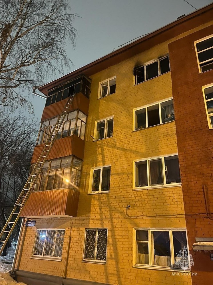 На пожаре в Казани спасли двух человек