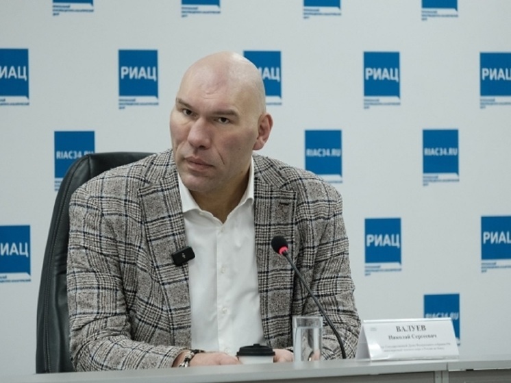 Боксер Николай Валуев провел пресс-конференцию в Волгограде