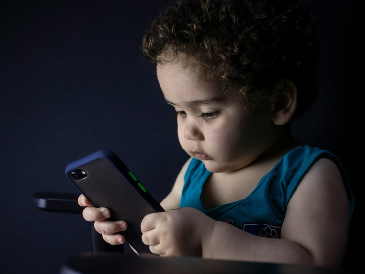 «Смартфоны меняют сознание ребенка и делают его зависимым»