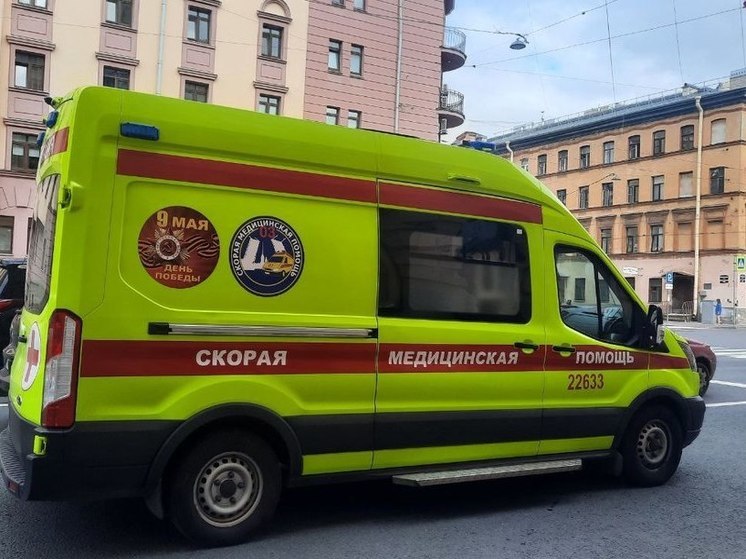 В Петербурге первоклассник попал в реанимацию, выпав с четвертого этажа
