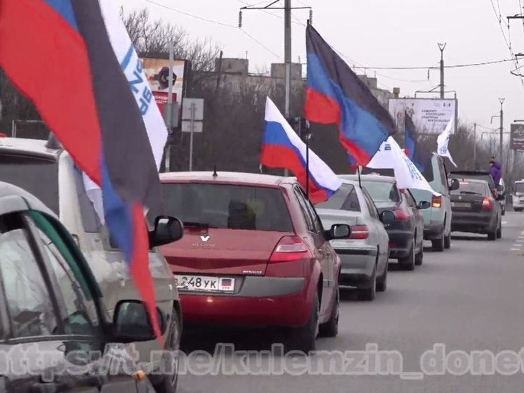 В Донецке провели эстафету “Бегу, дрифтую и качу на выборы”