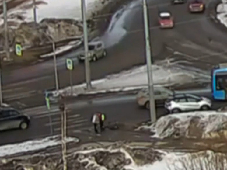 Водитель и велосипедист скандалили на пешеходном переходе в Петрозаводске