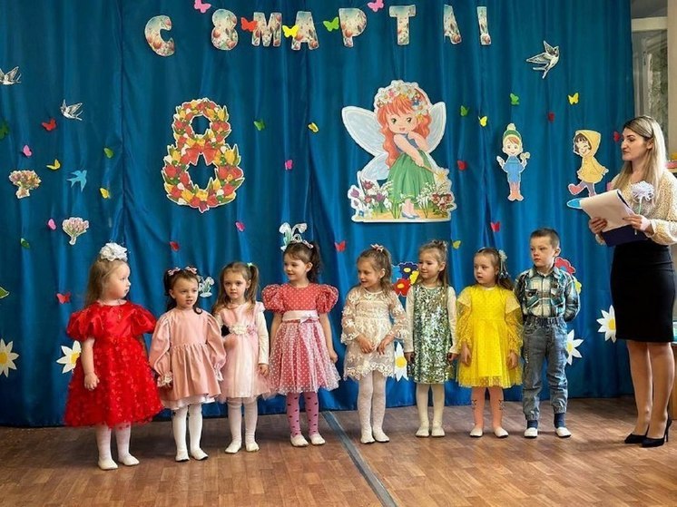 В детсаду Константиновки прошел праздничный утренник в честь 8 марта