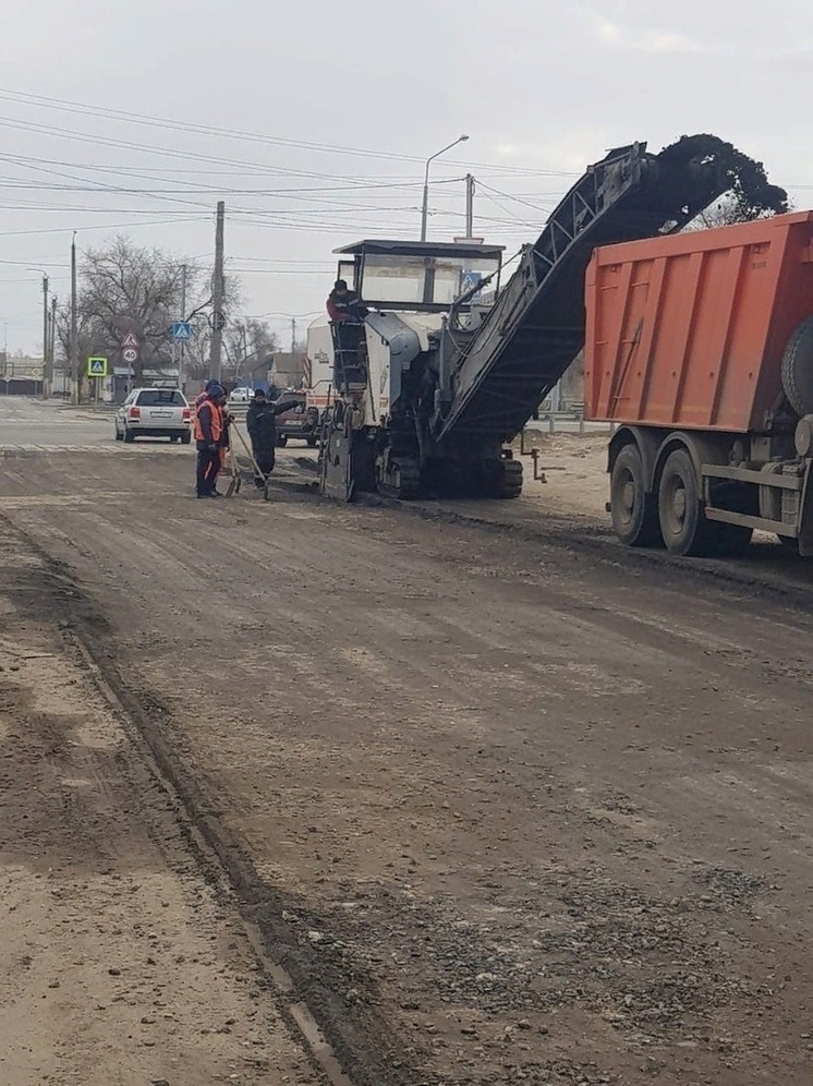 В райцентре Калмыкии приступили к ремонту дорог