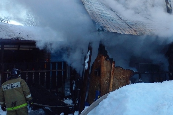 В Костроме за сутки сгорели дом, баня и автомобиль, в Мантурово – квартира в МКД
