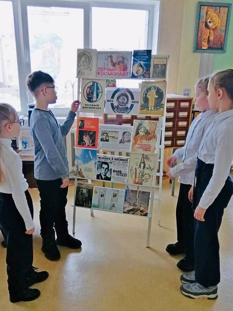 Детская библиотека Серпухова подготовила выставку в честь первого космонавта