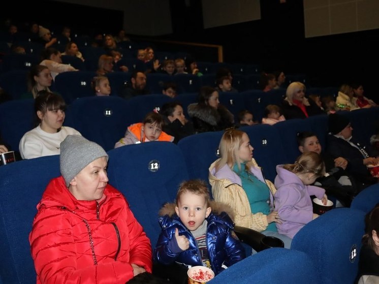 Бесплатный киносеанс организовали в Торезе в первый день выборов