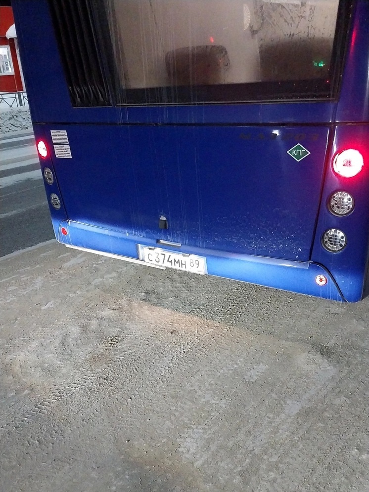 В Надыме водитель не пустил подростков в автобус в -30: началась проверка