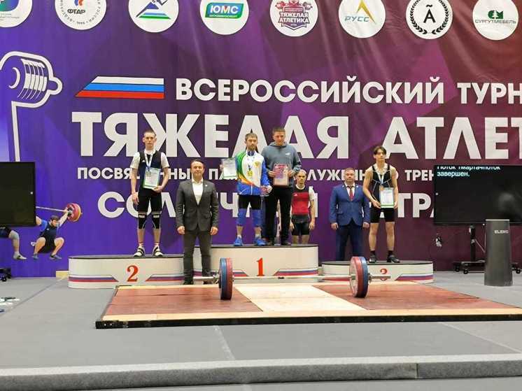 Тяжелоатлет из Хакасии выиграл серебро на всероссийских соревнованиях