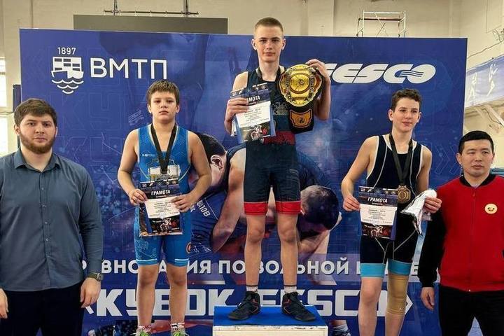 Sakhalin wrestlers brought 4 championship belts and 9 medals from the FESCO Cup