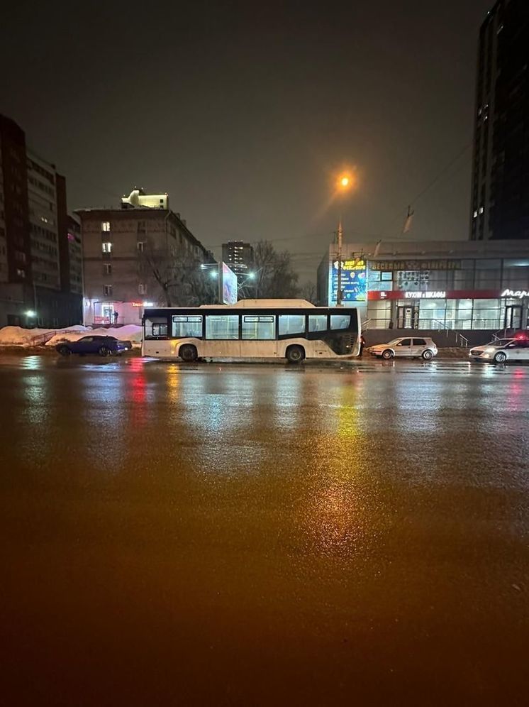 В Новосибирске 14-летняя девочка пострадала из-за резкого торможения автобуса