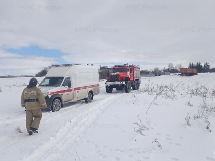 В Залегощенском районе машина скорой помощи застряла по дороге к пациенту