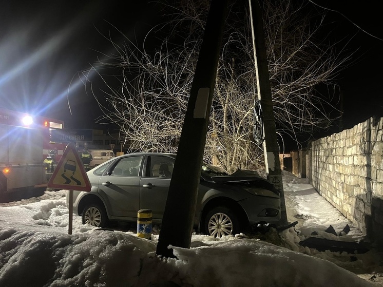 В Орловском МО водитель иномарки протаранил столб