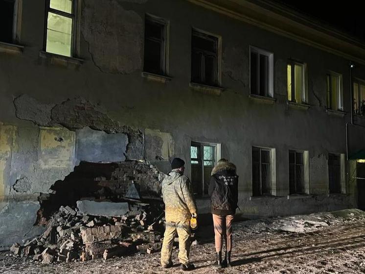 В Кузбассе у жилого дома рухнула одна из стен