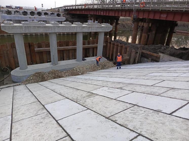 В Красноармейском районе в рамках нацпроекта ремонтируют мост