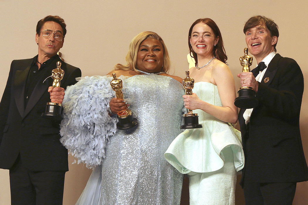 Лица и наряды победителей кинопремии "Оскар-2024": Мерфи, Стоун, Дауни-младший, Нолан, Айлиш