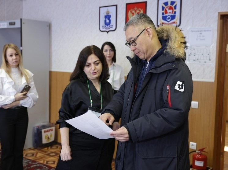 Глава Тазовского района проверил УИКи на готовность к выборам