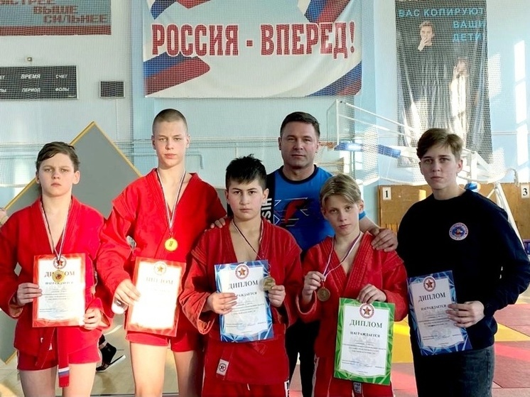 Юноши из Серпухова победили на соревнованиях по самбо