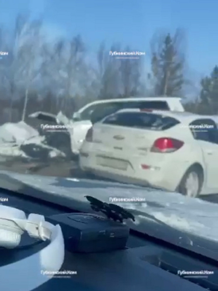 На Ямальской трассе в ДТП погибли 2 человека и 5 пострадали