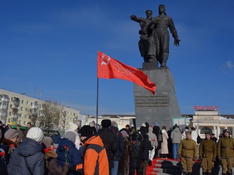 В Екатеринбурге почтили память воинов УДТК
