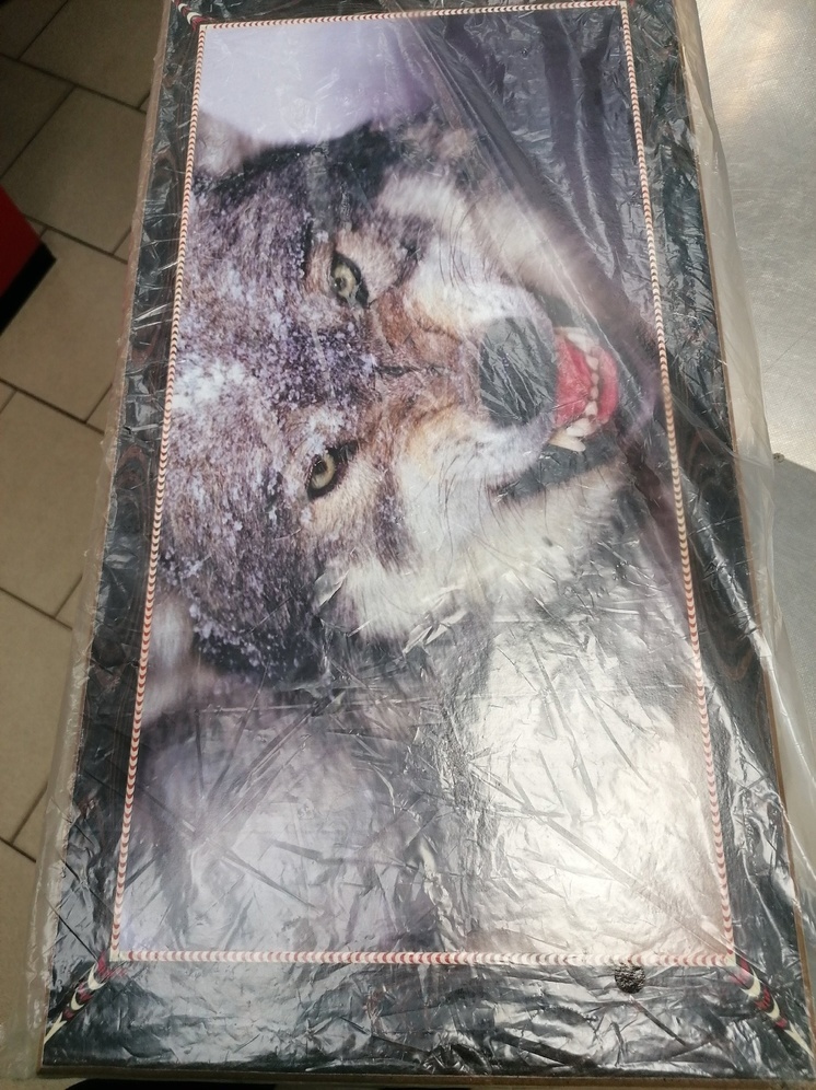 Картину с волком потеряли в магазине в Карелии
