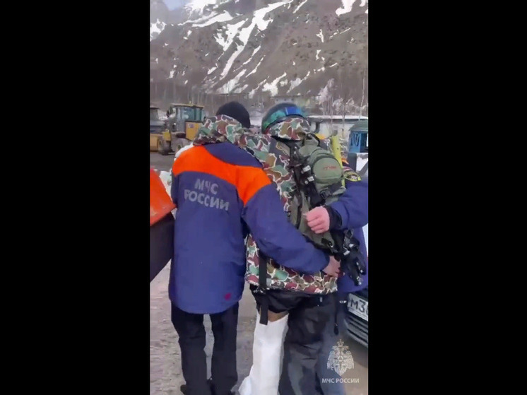 В горах КБР горнолыжник сломал ногу на запрещенном для катания спуске