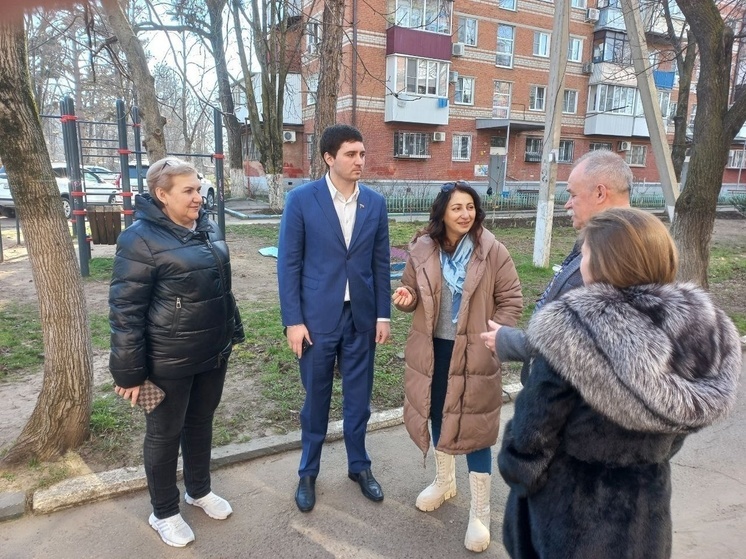 Краснодарский депутат Андрей Поленов обеспокоился ямочным ремонтом внутридомовых территорий