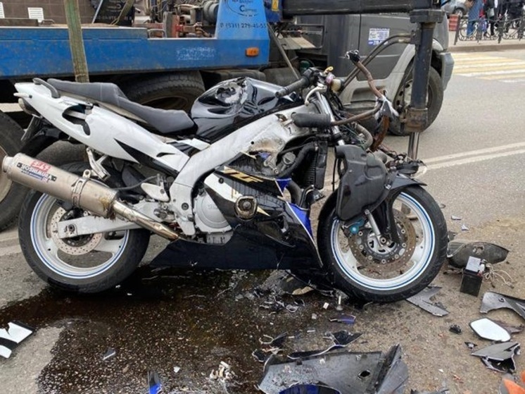 В Ейске мотоциклист погиб, врезавшись в автобус