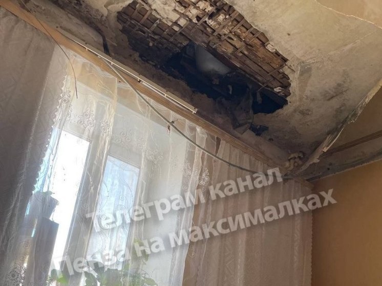 В Пензе в одной из квартир на улице Шмидта обвалился потолок
