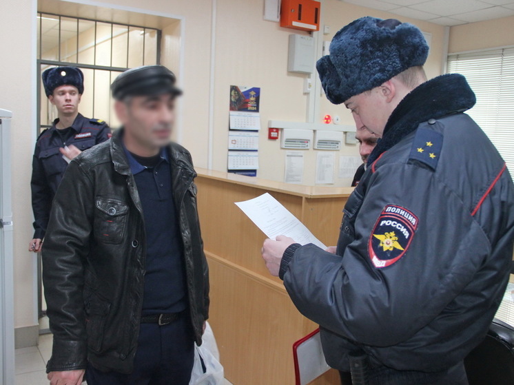 Из Костромы депортировали еще двоих мигрантов, причастных к нескольким преступлениям