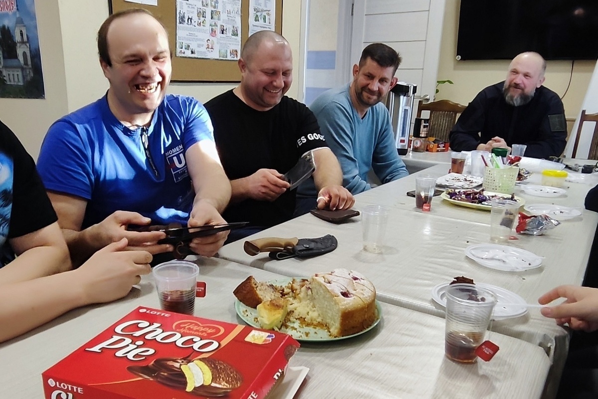 В костромском мужском православном клубе “Папонты”  изучили ножи