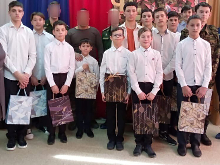 Астраханские военнослужащие провели урок мужества в детском центре «Вера»