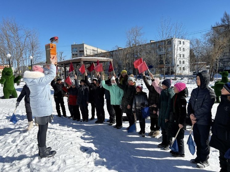 В хабаровском сквере отметили День отрядов юных инспекторов дорожного движения