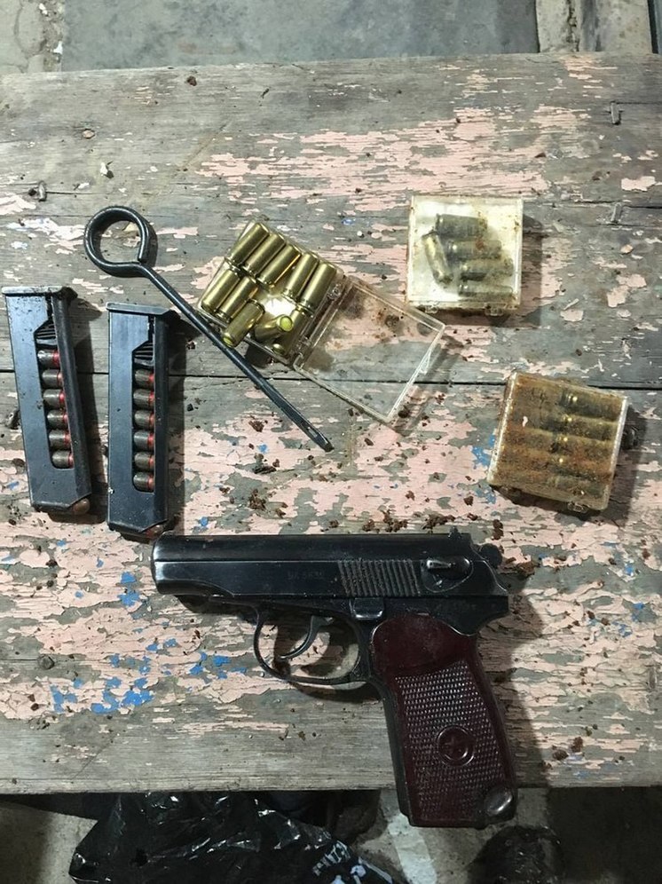 В доме украинского экс-полицейского из Акимовки нашли оружие и боеприпасы