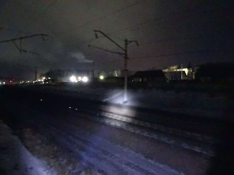 Поезд насмерть сбил 73-летнюю пенсионерку в Красноярском крае