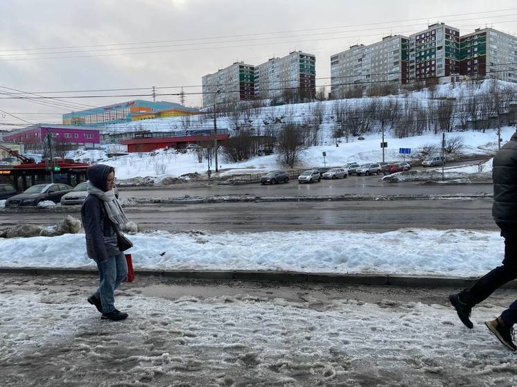 Недовольных уборкой снега в Мурманске стало меньше