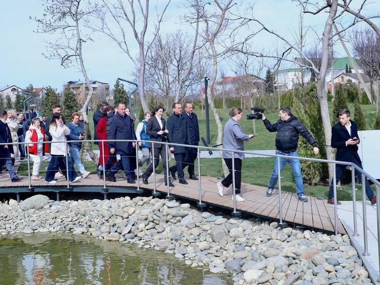 Кондратьев и Бурлачко приняли участие в открытии парка «Молодежный» в Геленджике
