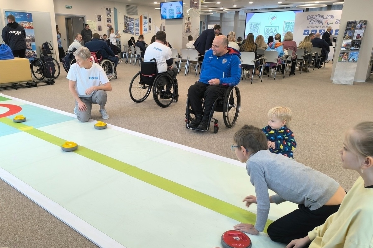 A master class on wheelchair curling for children with disabilities was held in Sochi