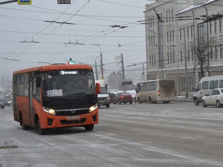 В Туле на Зеленстрое столкнулись 2 легковушки и автобус
