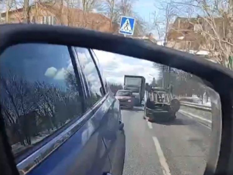 Автомобиль перевернулся на Волоколамском шоссе