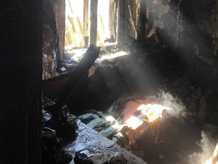 В Шахтах Ростовской области 40-летний мужчина погиб в пожаре в бараке
