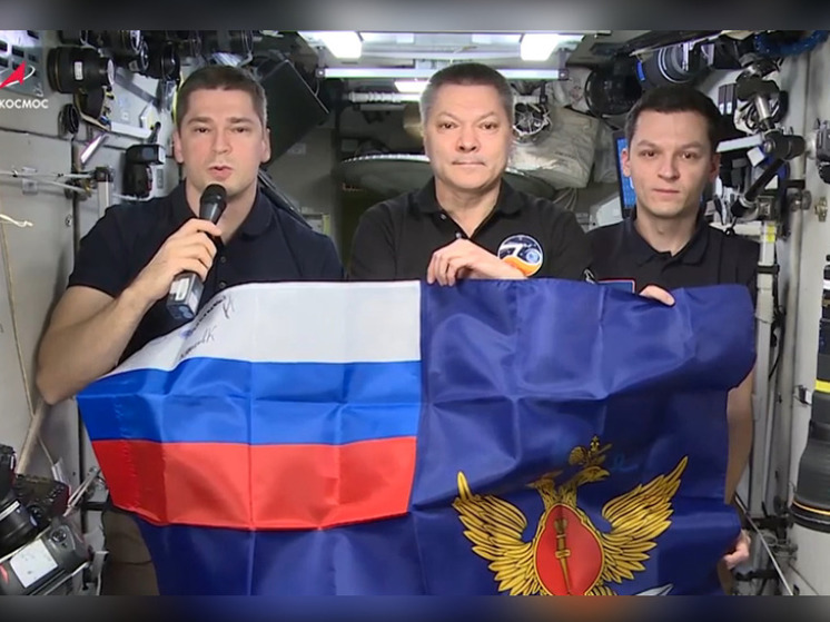 Президент России и космонавты поздравили сотрудников ФСИН России