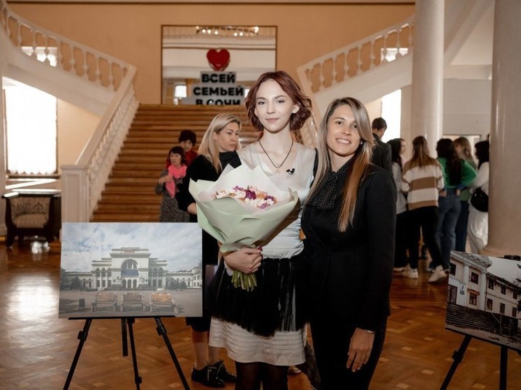 Депутат ЗСК Анна Невзорова помогла 16-летней девушке из Донецка устроить фотовыставку в Сочи