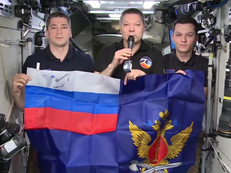 Работников УФСИН поздравили с профессиональным праздником из космоса