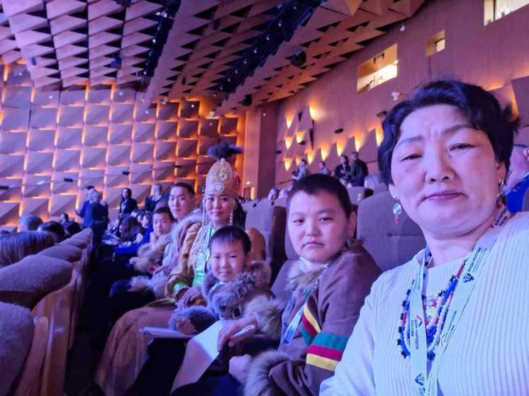 Многодетная семья из Якутии выступает на национальном форуме "Россия – дом народов"