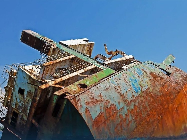В Сахалинской области утилизируют 18 затонувших кораблей